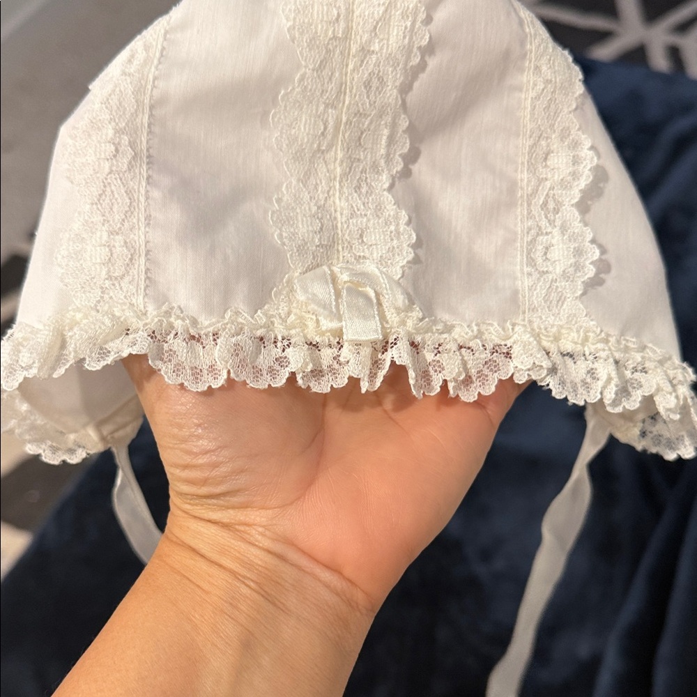 Vintage Elegant White Lace Kids Dress with Bonnet - Picture 10 of 10